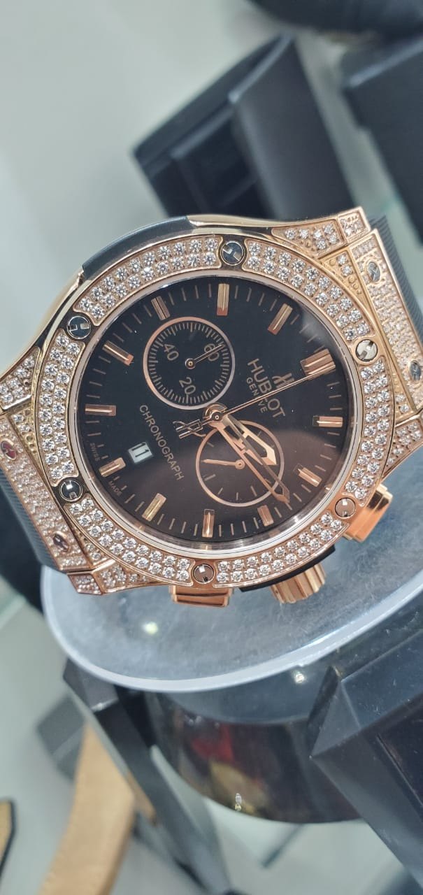 Óculos solar, armações receituário e variedade em acessórios