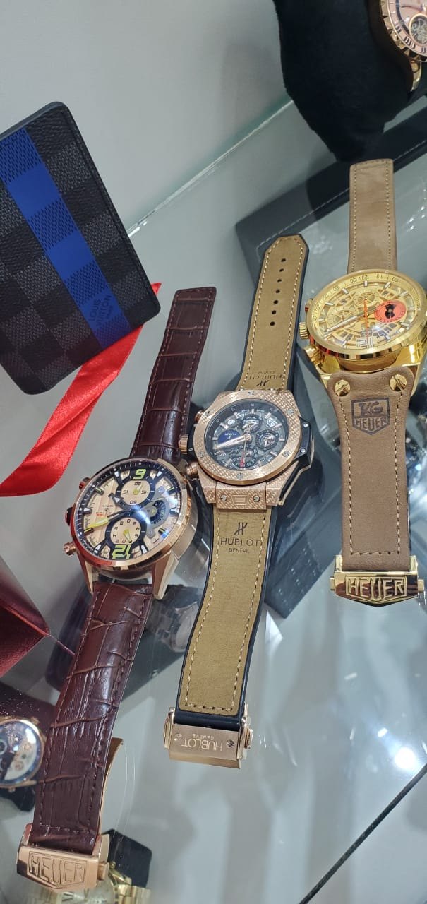 Óculos solar, armações receituário e variedade em acessórios