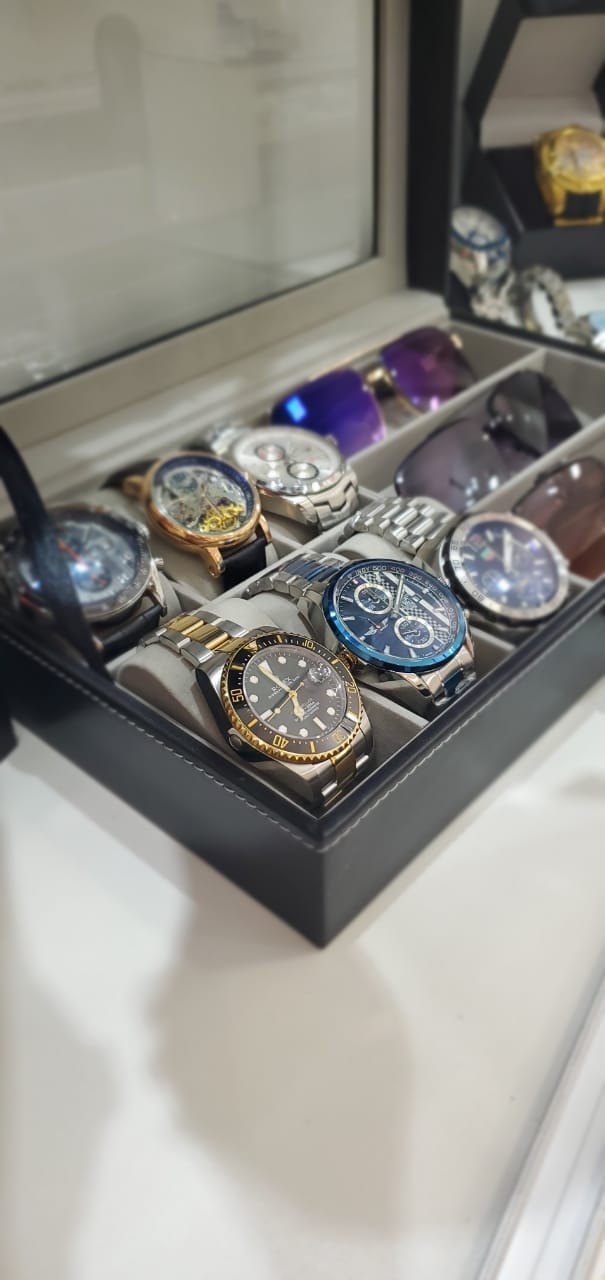 Óculos solar, armações receituário e variedade em acessórios