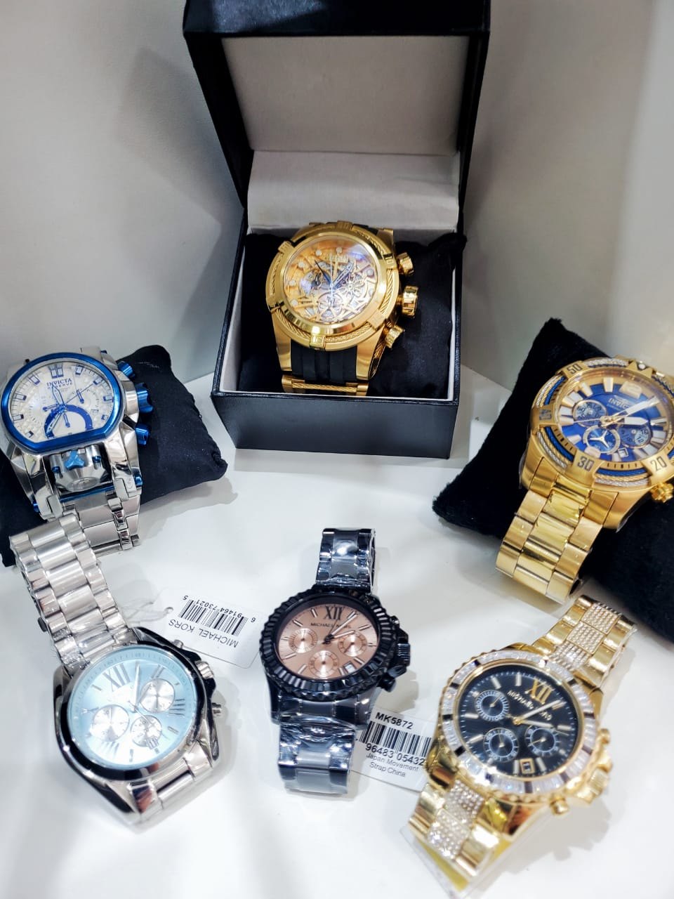 Óculos solar, armações receituário e variedade em acessórios