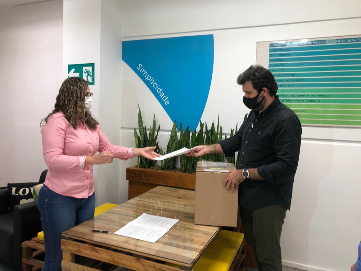 Porto Velho Shopping doa 400 kits de exame de covid-19 ao Lacen