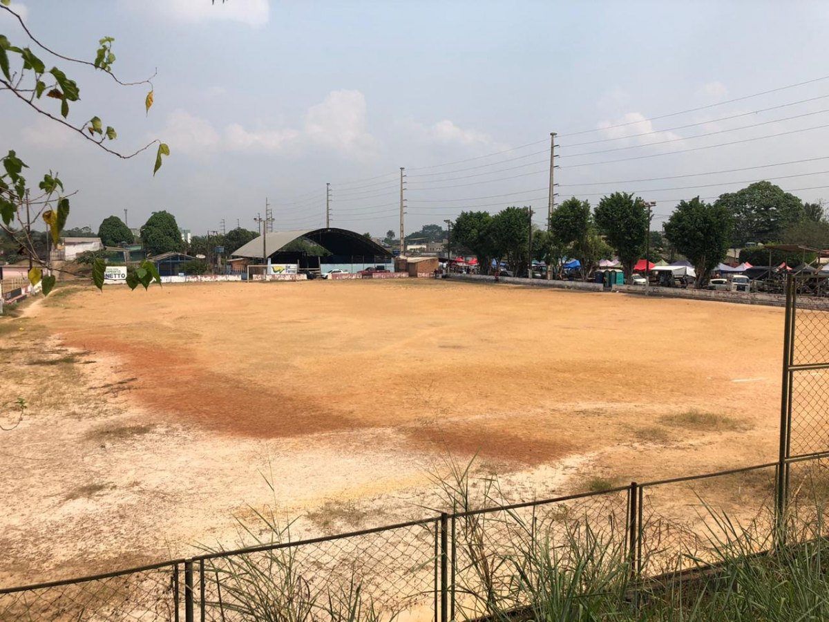 BAIRRO AREAL: Vereador Márcio Miranda cumpri solicitação de moradores e feirantes