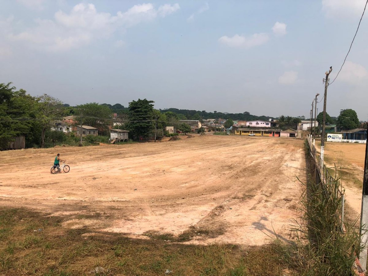 BAIRRO AREAL: Vereador Márcio Miranda cumpri solicitação de moradores e feirantes