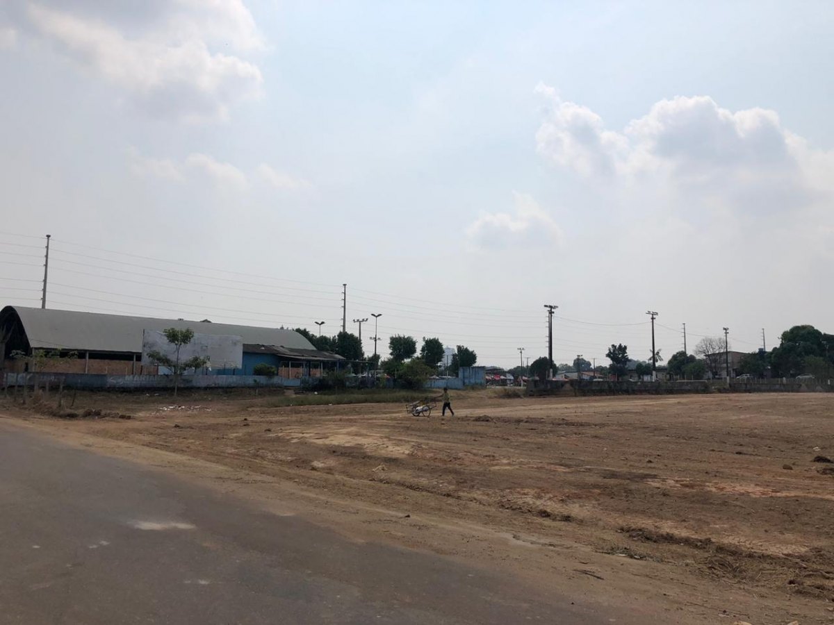 BAIRRO AREAL: Vereador Márcio Miranda cumpri solicitação de moradores e feirantes