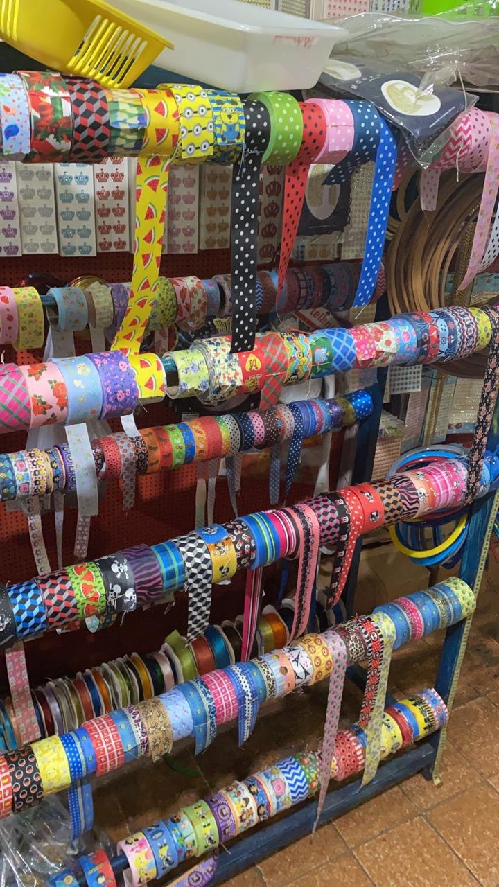 Tudo em armarinhos, acessórios para costura e artesanatos