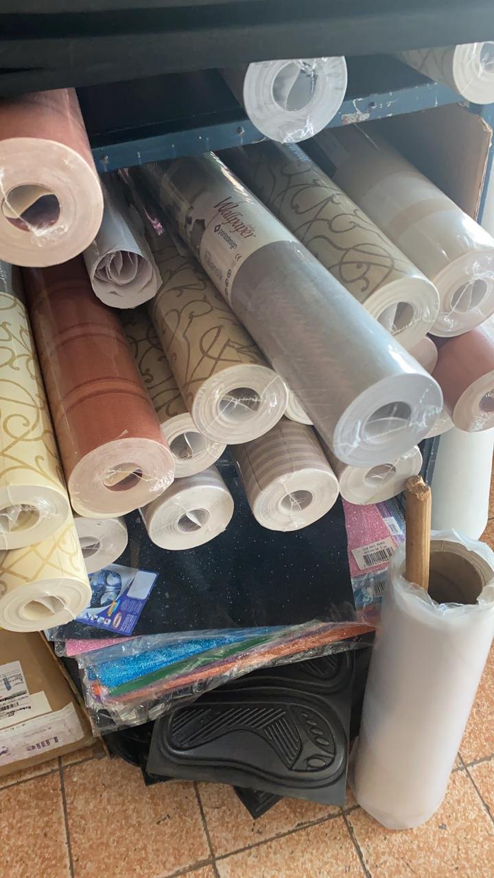 Tudo em armarinhos, acessórios para costura e artesanatos