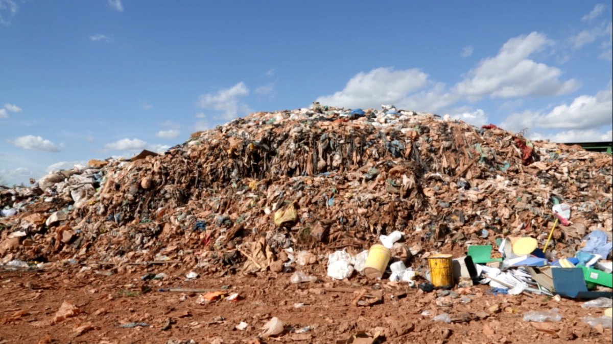 POLUIÇÃO: Capital e mais oito cidades de RO insistem em lixões à céu aberto