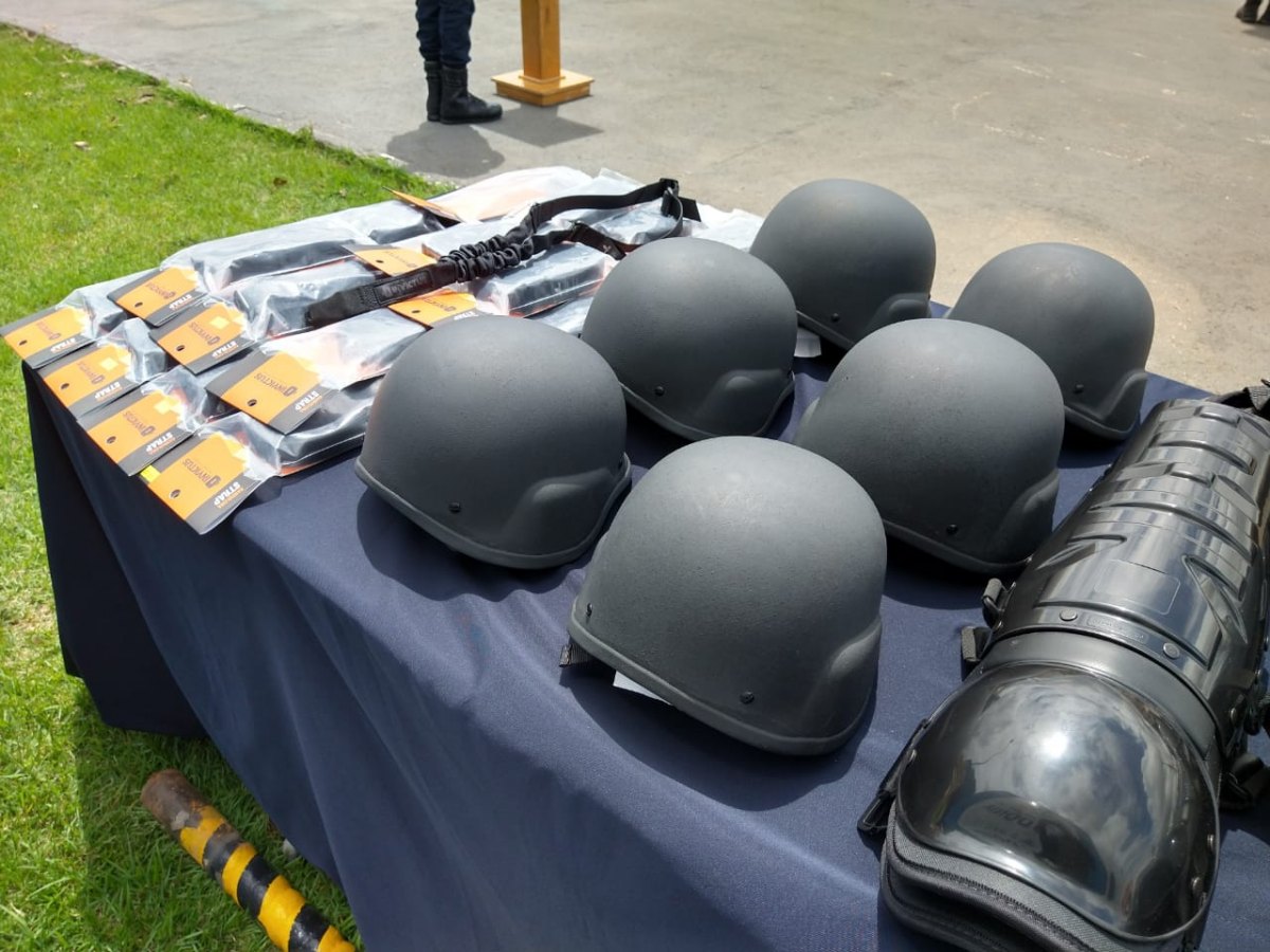 DEPUTADO: Alex Silva entrega equipamentos de segurança para Força Tática da PM