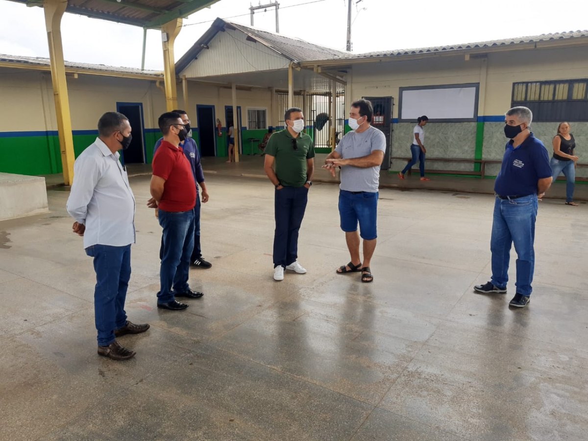 EDUCAÇÃO: Deputado Alex Silva conhece dificuldades de escolas de Porto Velho