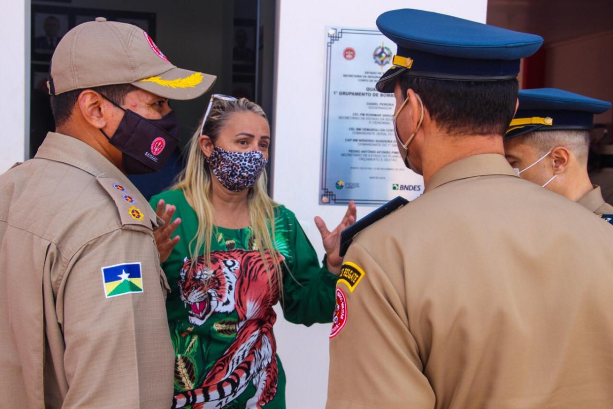 VEREADORA: Márcia Socorristas Animais participa de solenidade no Corpo de Bombeiros 