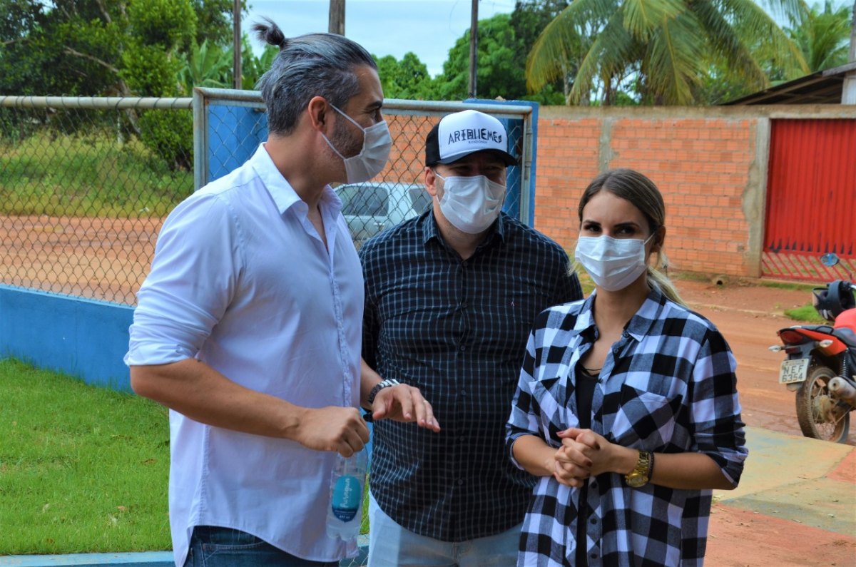 EM ARIQUEMES: Presidente Alex Redano acompanha ações no Bom Futuro