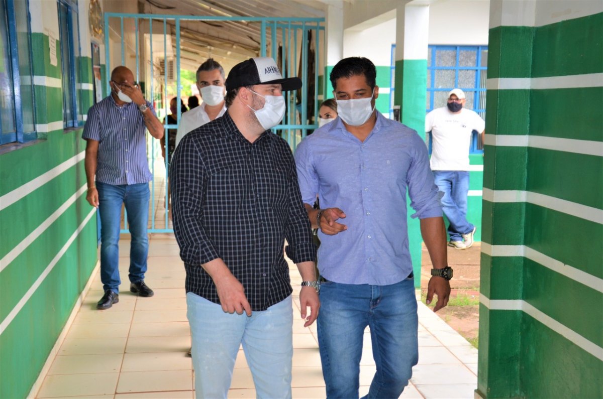 EM ARIQUEMES: Presidente Alex Redano acompanha ações no Bom Futuro