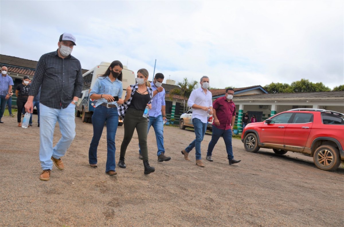 EM ARIQUEMES: Presidente Alex Redano acompanha ações no Bom Futuro