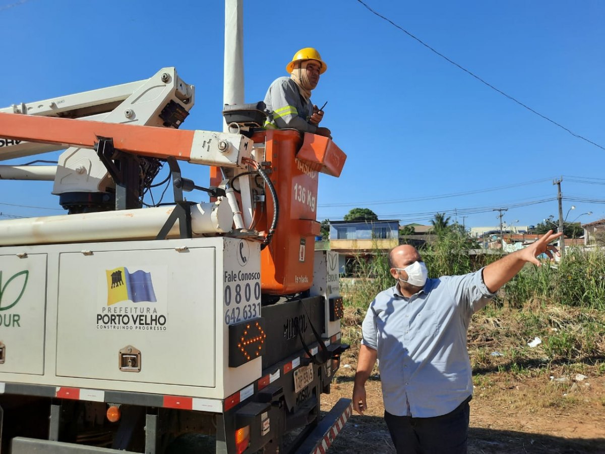 ILUMINAÇÃO: Prefeitura atende pedidos do vereador Dr. Júnior Queiroz