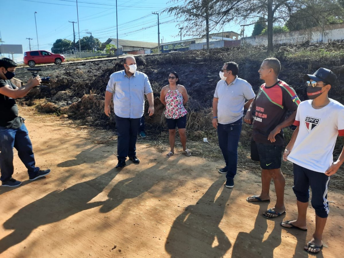 ILUMINAÇÃO: Prefeitura atende pedidos do vereador Dr. Júnior Queiroz