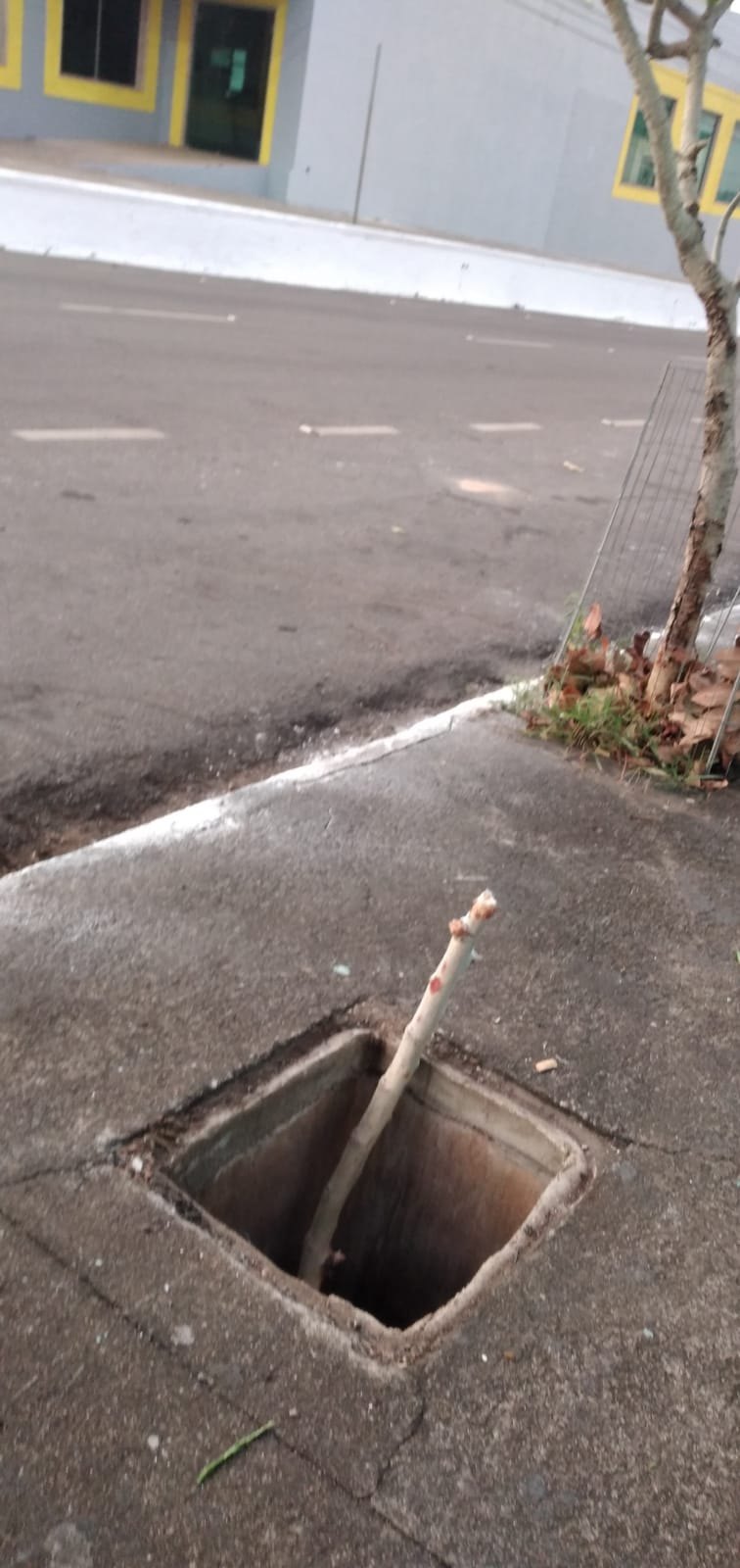 PORTO VELHO: Tampas de bueiros desaparecem colocando em risco a população