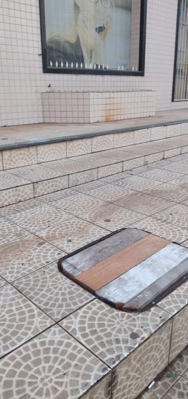 PORTO VELHO: Tampas de bueiros desaparecem colocando em risco a população