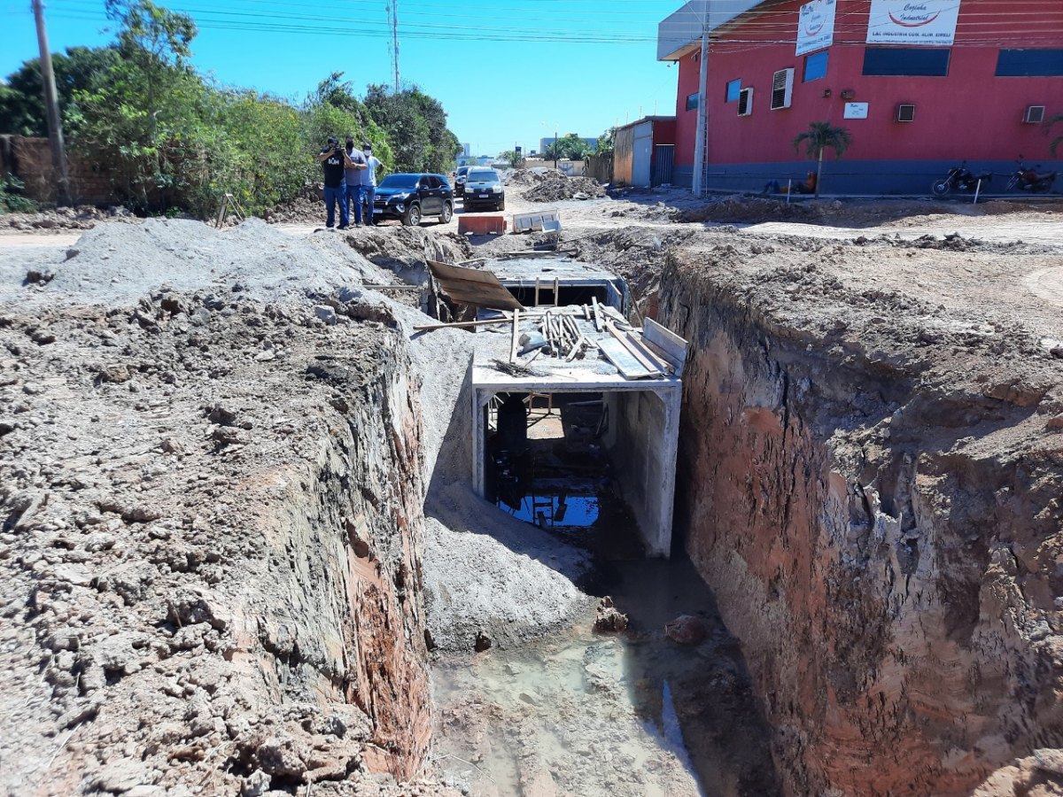 QUALIDADE: Alan Queiroz acompanha vistoria das obras do bairro Lagoa em Porto Velho