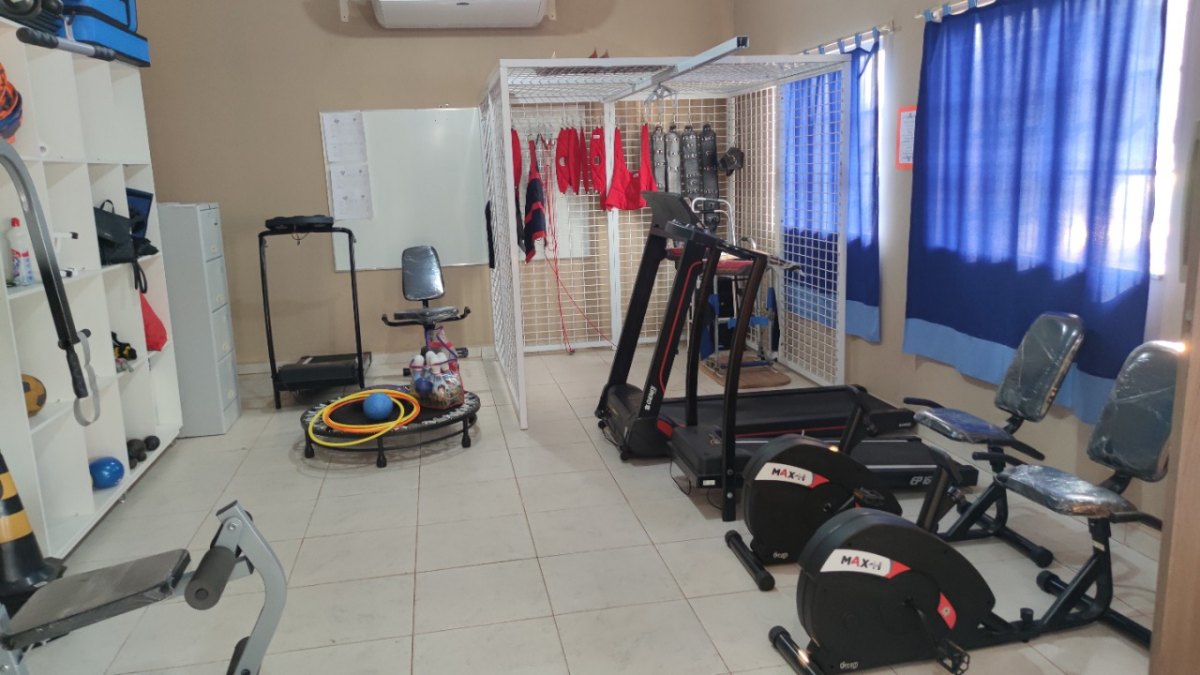 RECURSOS: Anderson realiza entrega oficial de equipamentos de fisioterapia para a APAE 