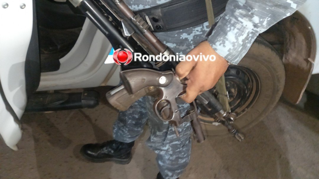 MOLESTOU VÍTIMA: Bandidos são presos em fuga com duas armas após roubo em comércio