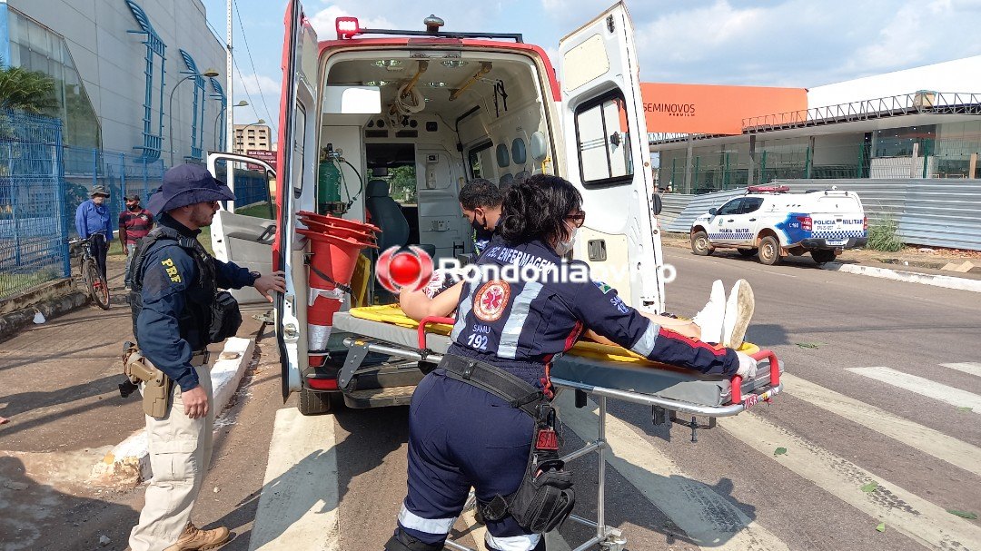 VÍDEO: Viatura da PRF colide contra carro e deixa mulher ferida