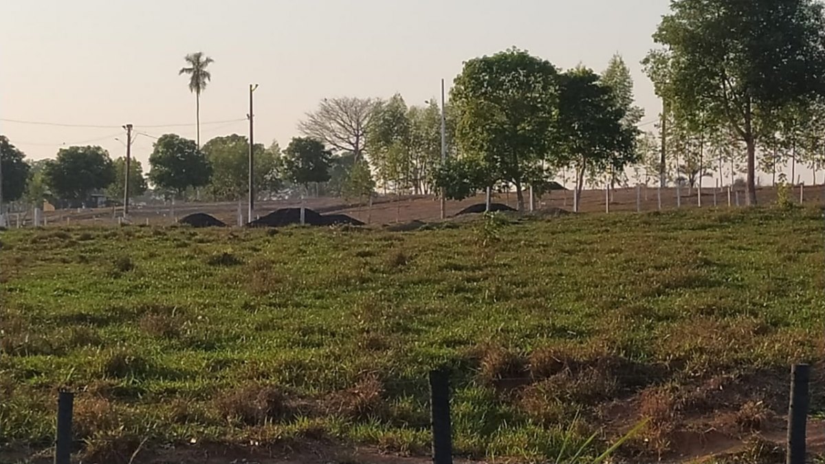 CACOAL: Adailton Fúria utiliza maquinário do município em obras na chácara dele