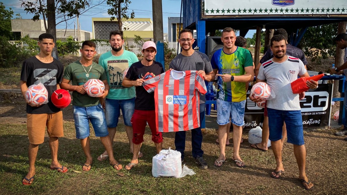 APOIO: Dep. Anderson entrega uniformes e kits esportivos aos atletas de Pimenta Bueno