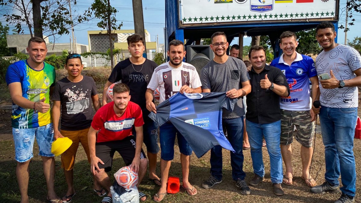 APOIO: Dep. Anderson entrega uniformes e kits esportivos aos atletas de Pimenta Bueno