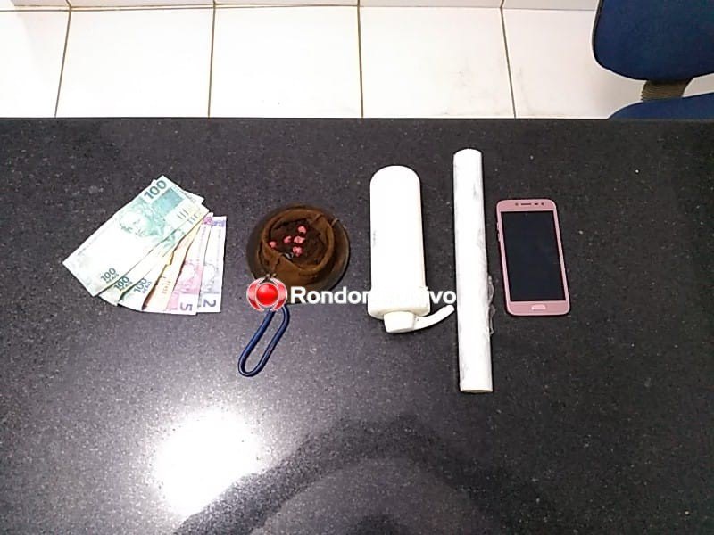 DENÚNCIA: PM prende traficante que mantinha boca de fumo em frente a escola