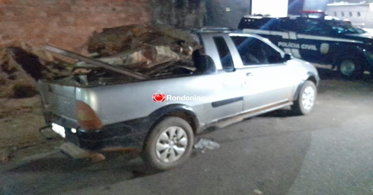 PORTE ILEGAL: Força Tática intercepta carro e flagra motorista e passageiro com duas armas