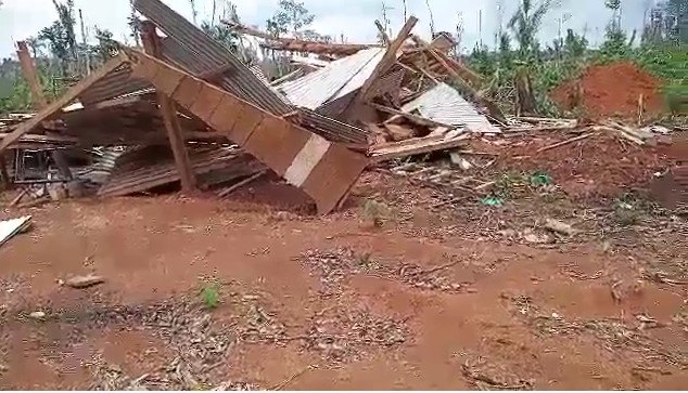 NO CHÃO: Camponeses acusam PMs de destruírem assentamento próximo a Nova Mutum