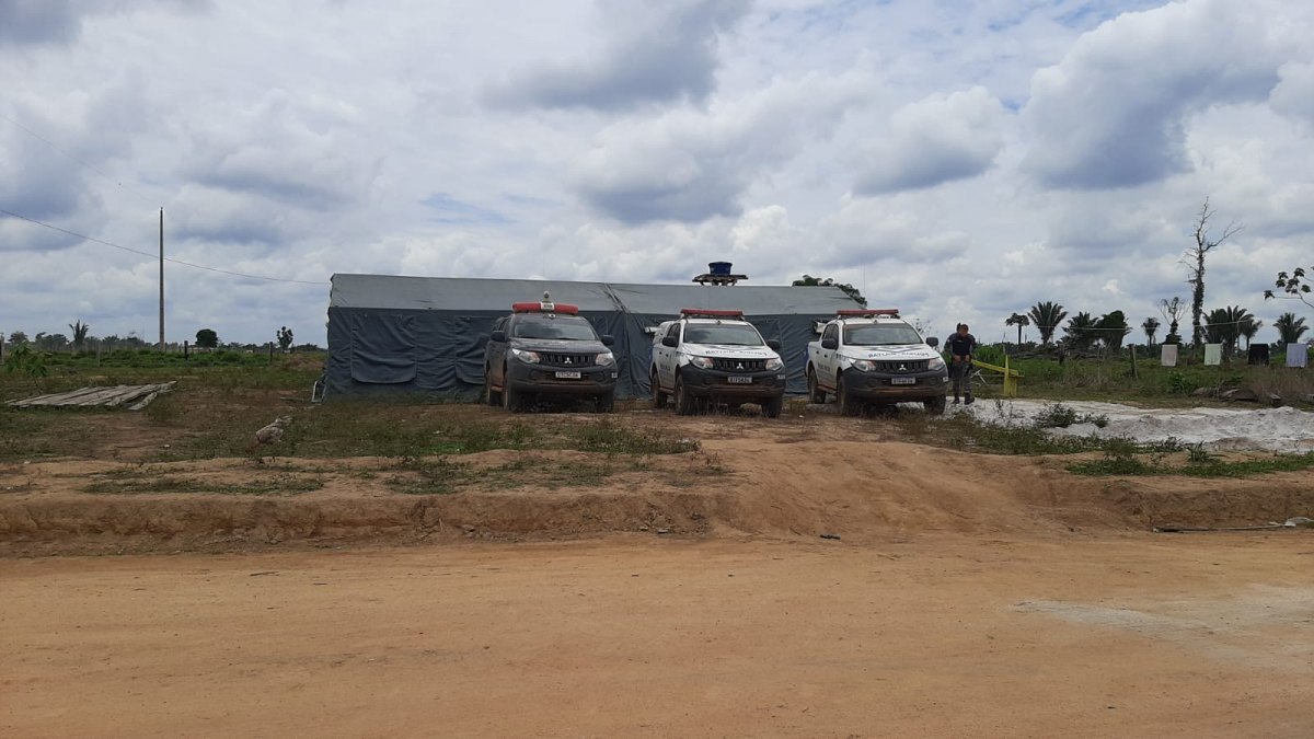 NO CHÃO: Camponeses acusam PMs de destruírem assentamento próximo a Nova Mutum