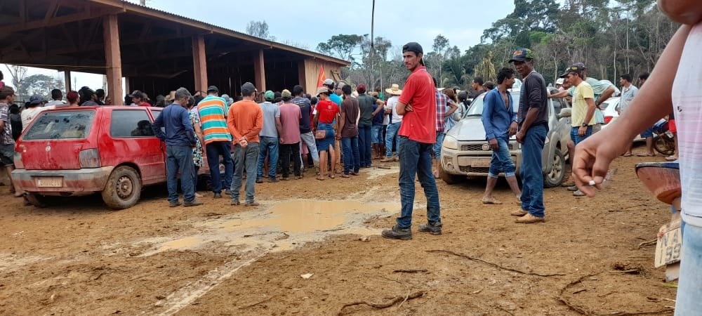 NO CHÃO: Camponeses acusam PMs de destruírem assentamento próximo a Nova Mutum