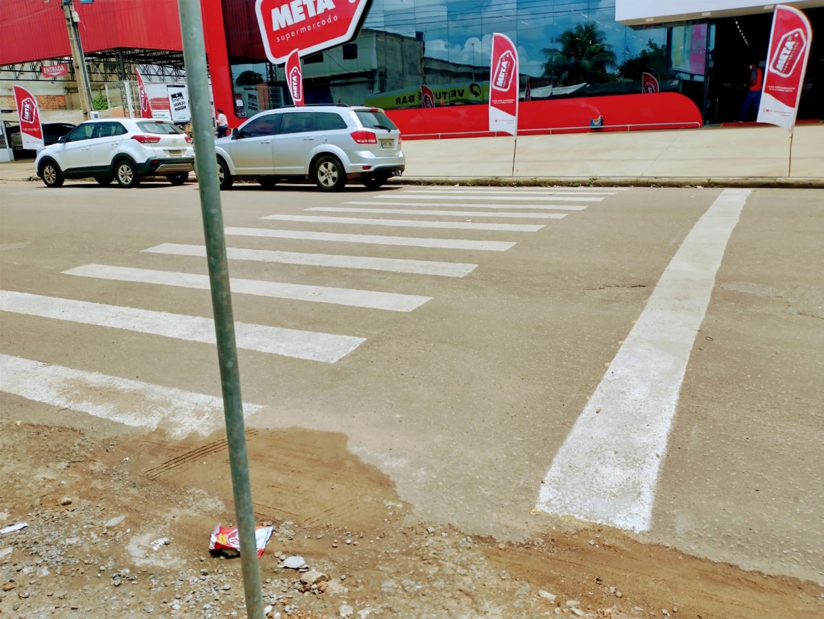 EDWILSON NEGREIROS: Após pedido, Semtran instala lombada e sinalização na Avenida Abunã