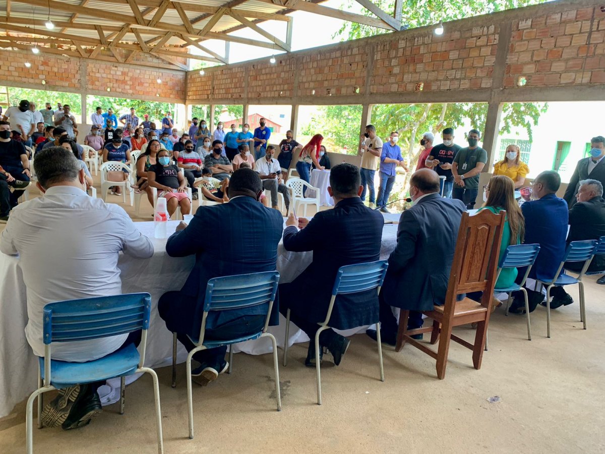 VEREADOR: Isaque Machado participa de sessão popular para criação de distrito