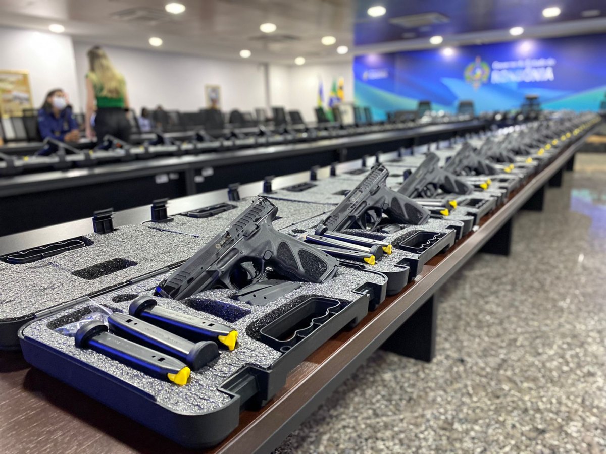 HISTÓRICO: Deputado Anderson participa da entrega oficial de pistolas TS-9