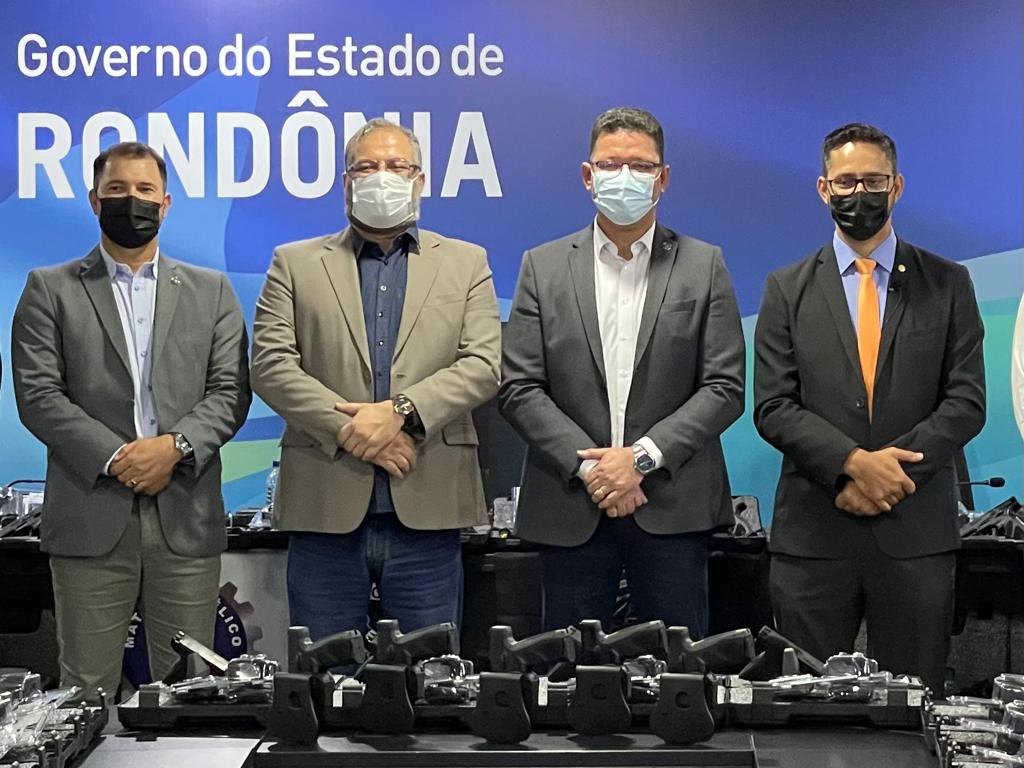 HISTÓRICO: Deputado Anderson participa da entrega oficial de pistolas TS-9