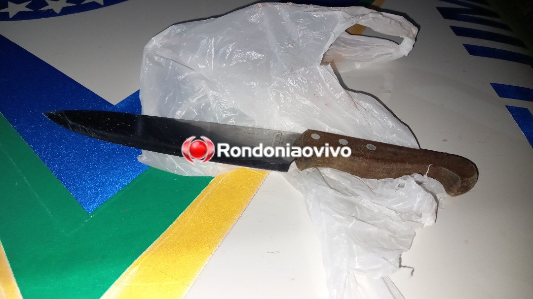 SEM DÓ: Criminoso esfaqueia comerciante durante roubo e leva surra da população