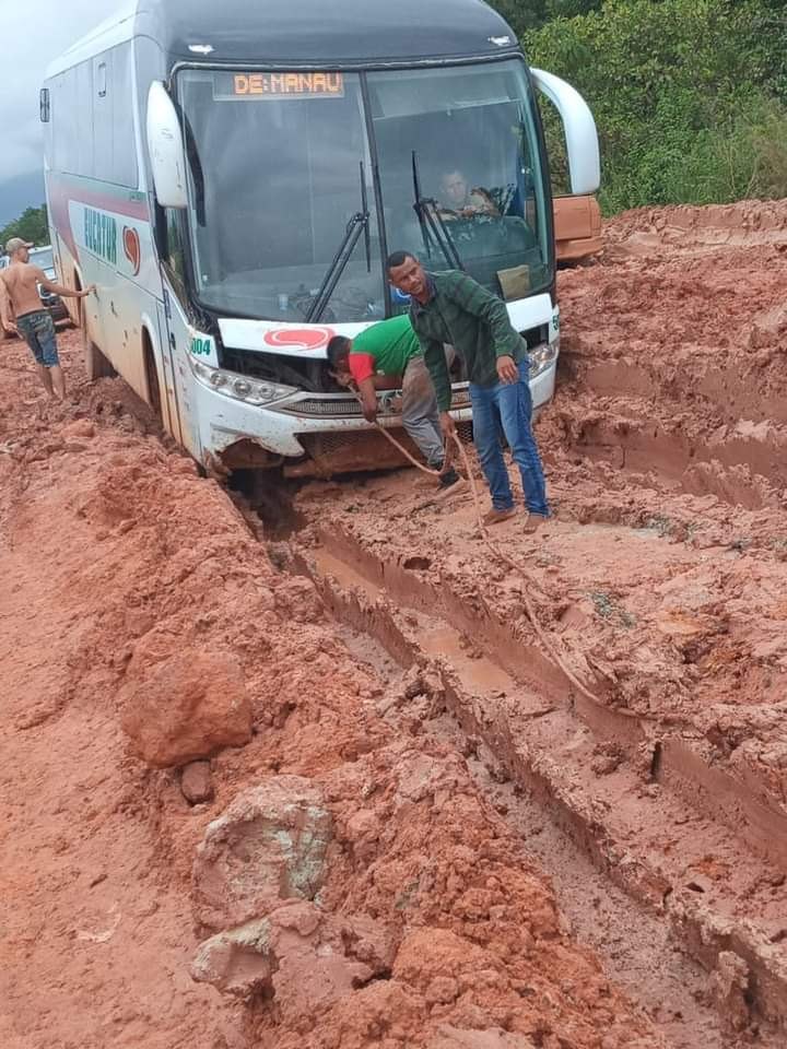 TORMENTO: Atoleiros começam a dominar a BR 319 causando prejuízos e atrasos