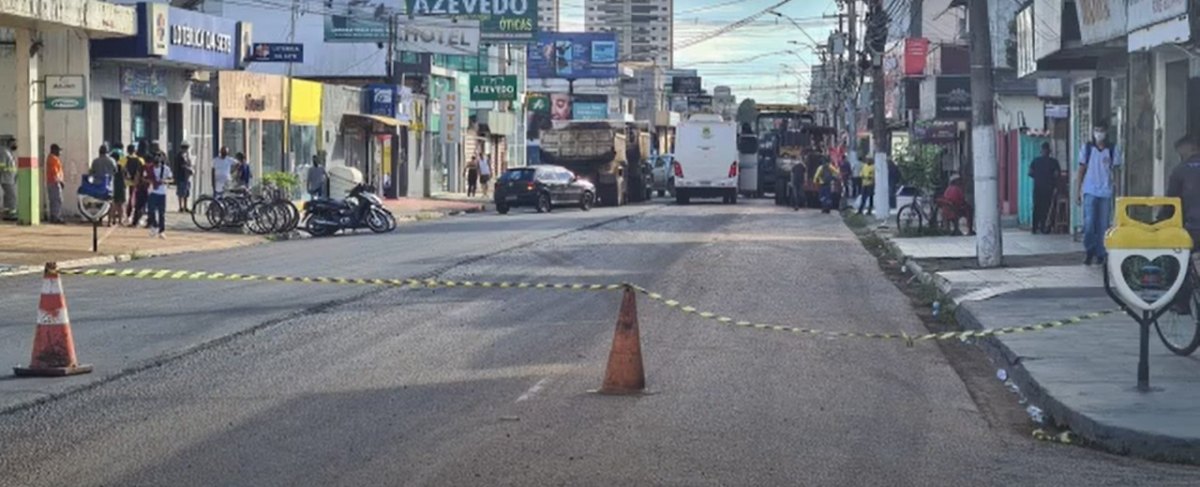 HORA ERRADA: Comerciantes da 7 estão revoltados com asfaltamento durante o dia
