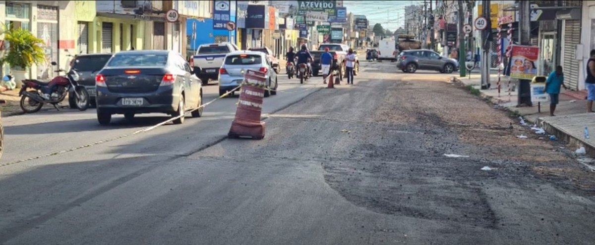 HORA ERRADA: Comerciantes da 7 estão revoltados com asfaltamento durante o dia
