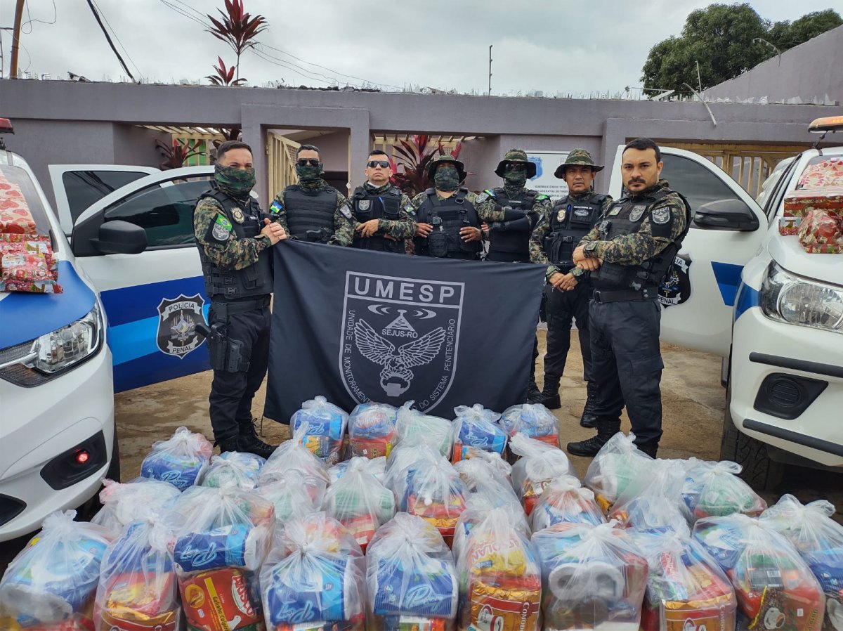 ESPÍRITO NATALINO: Policiais penais realizam doação de cestas básicas e brinquedos na capital