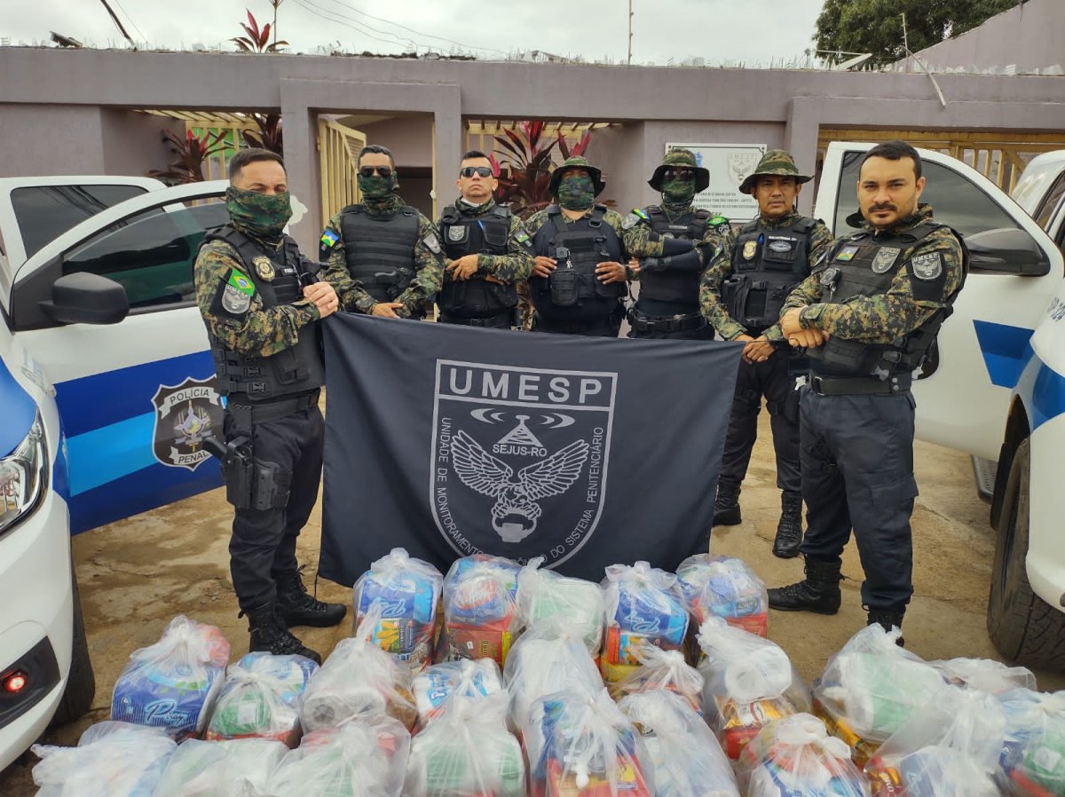 ESPÍRITO NATALINO: Policiais penais realizam doação de cestas básicas e brinquedos na capital