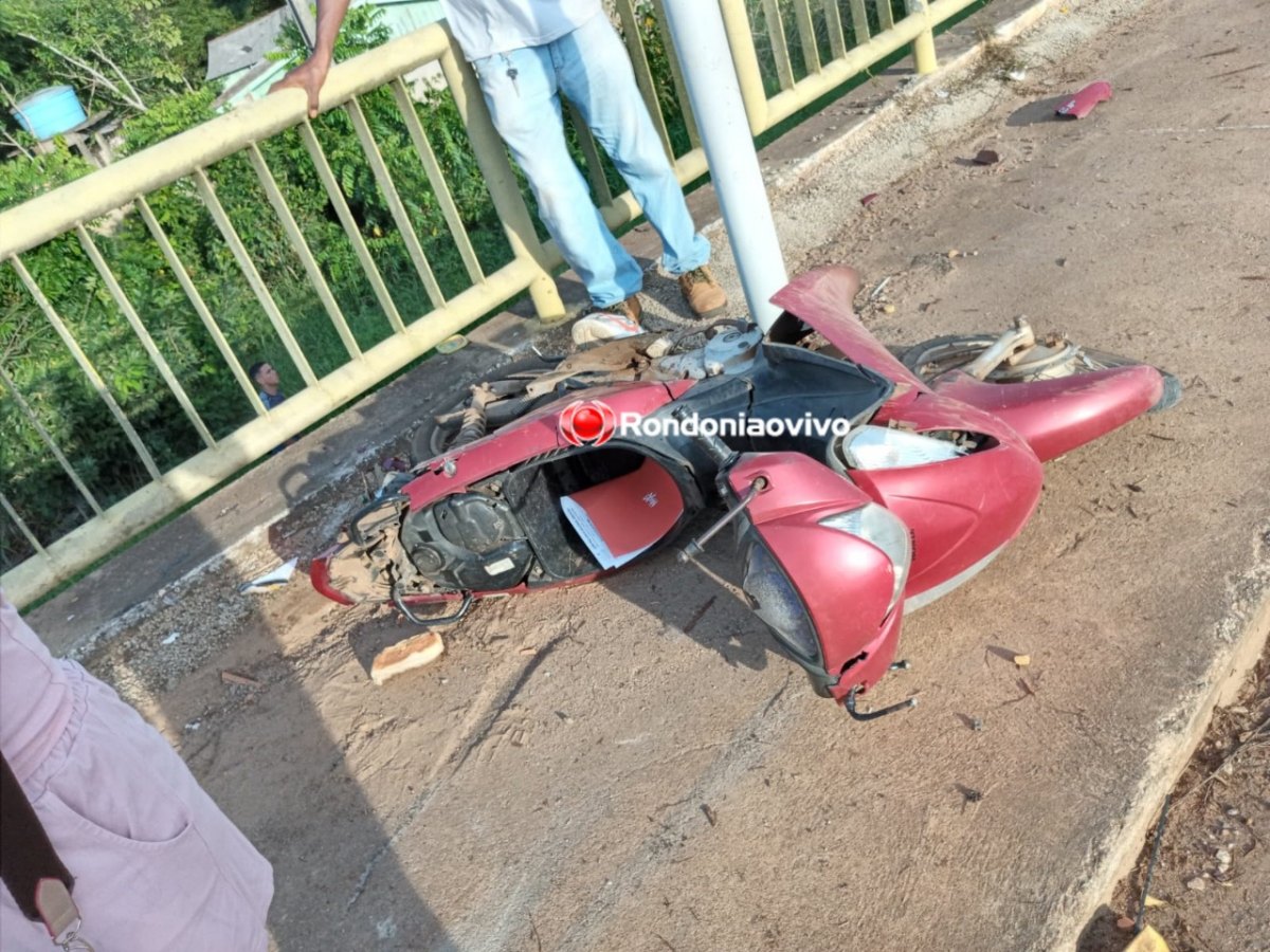 ROMPEU: Mãe e criança são atingidas por tora de madeira que caiu de caminhão na ponte