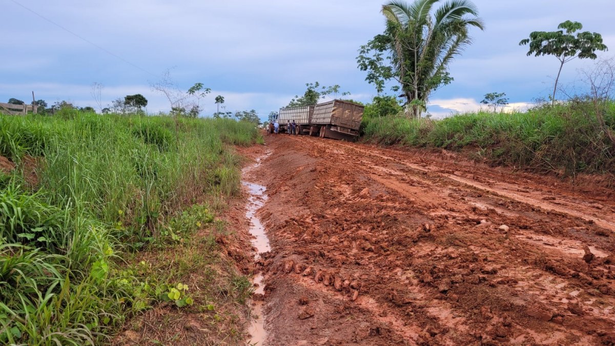 ATOLEIROS: Moradores da Ponta Abunã lamentam as péssimas condições das estradas