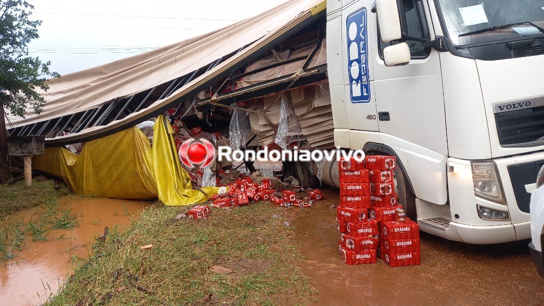 ACIDENTE: População saqueia carga de cerveja Brahma em carreta que tombou