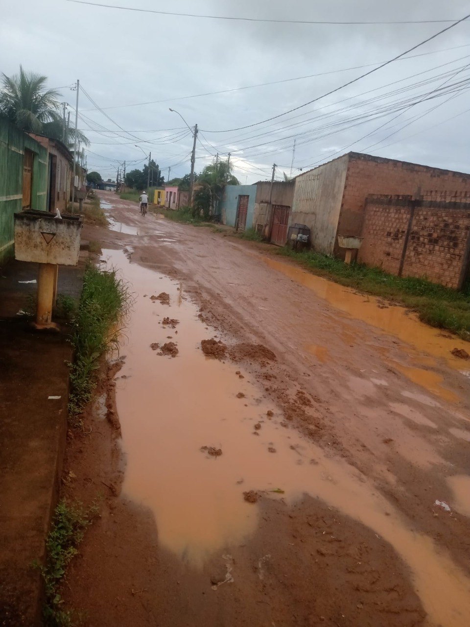 LAMAÇAL: Moradores pedem socorro para sair do atoleiro no Bairro Castanheira