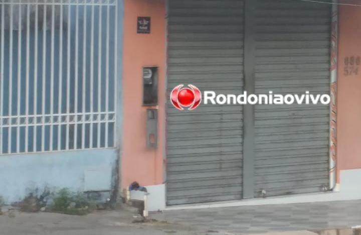 CÂMERA FLAGROU: Criminosos arrancam e furtam grades de proteção de loja no Centro