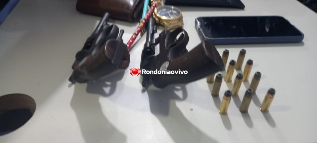 TENTOU ESCAPAR: Bando é flagrado armado com dois revólveres em táxi na região Central