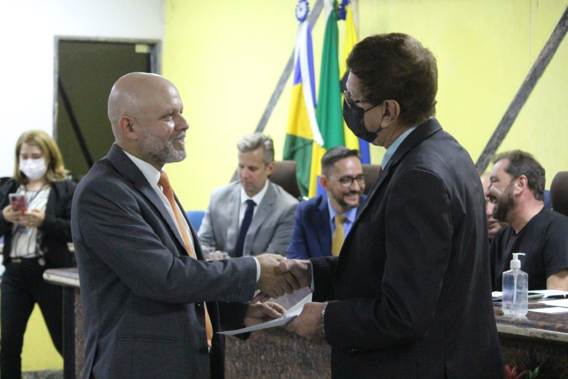 HOMENAGEM: Presidente do Sindsef recebe comenda Darcy Ribeiro da Câmara de Porto Velho